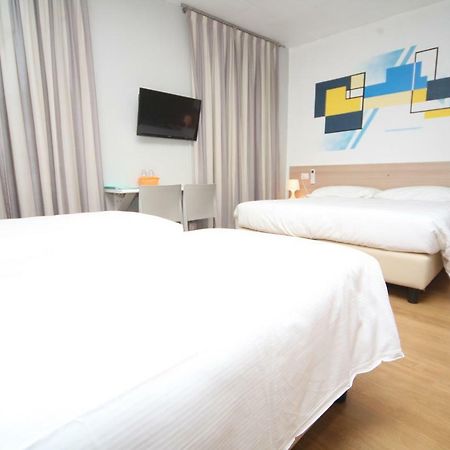 Anton&Art Hotell Lake Como Exteriör bild