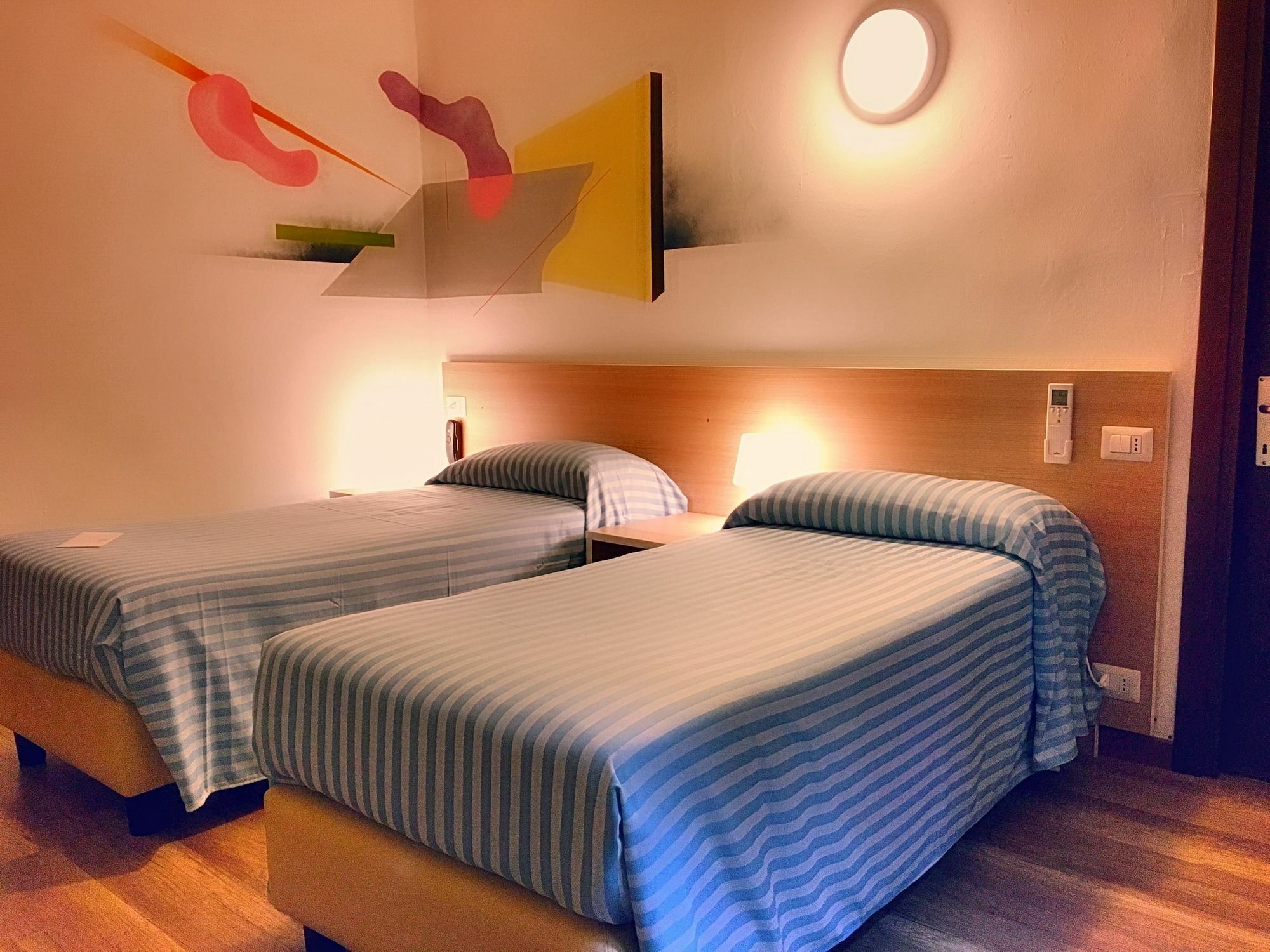Anton&Art Hotell Lake Como Exteriör bild